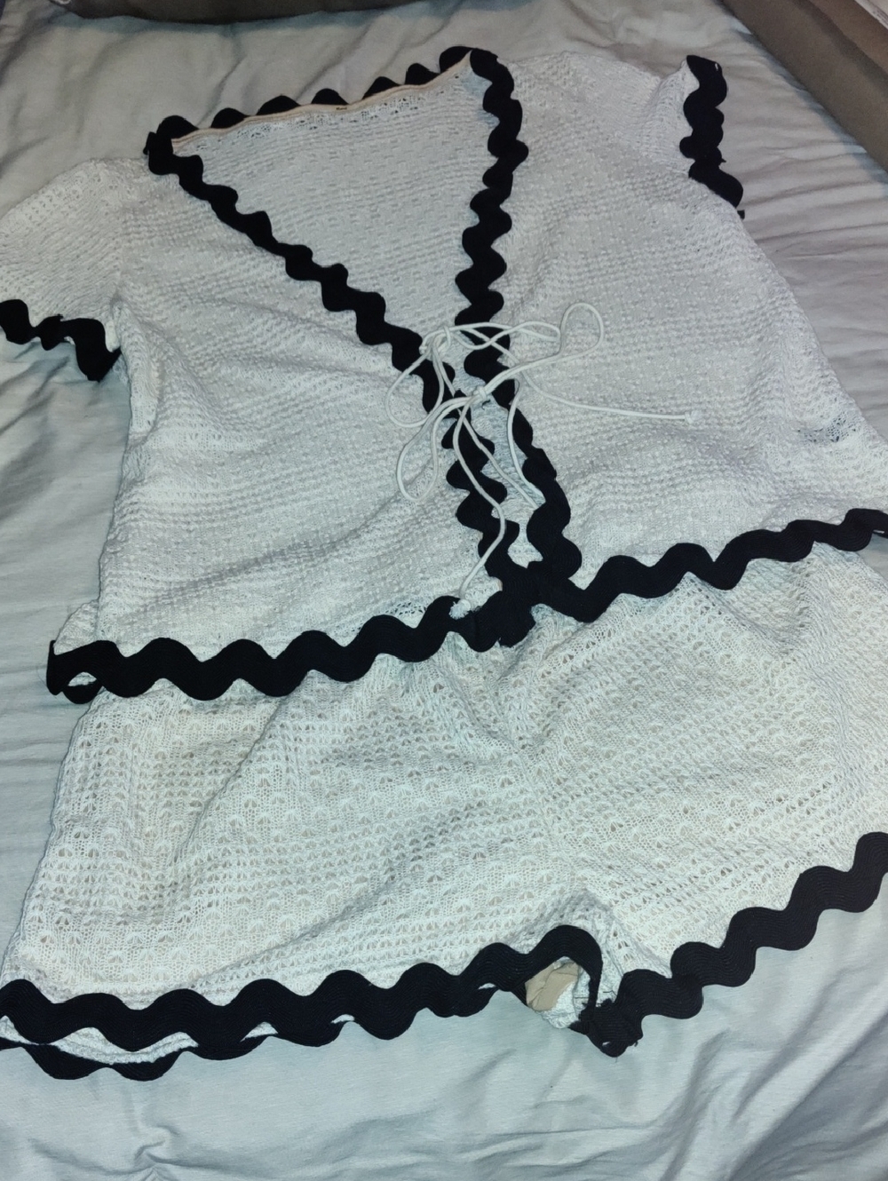 Women* Beautiful 2 Pc Set White Crochet Top with Black Scalloped Trim NewWT XXL